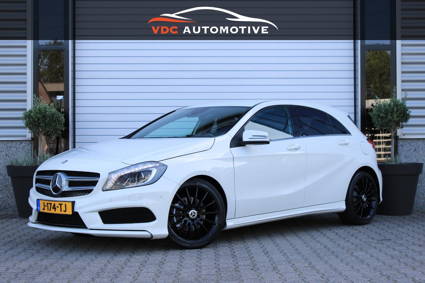 Mercedes-Benz A-klasse - 200 Prestige Camera | HarmanKardon | AMG | Comand | Leder Exclusief | Dealer Onderhouden - AutoWereld.nl