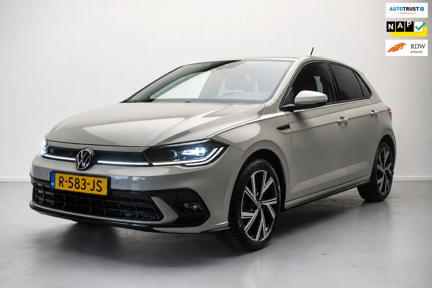 Volkswagen Polo - 1.0 TSI R-LINE NL-auto [ IQ Light Stoelverwarming Virtual Cockpit Alcantara Adaptive Cruis - AutoWereld.nl