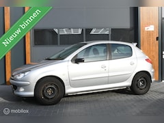 Peugeot 206 - 1.6-16V Griffe NAP APK geldig tot 02-2027