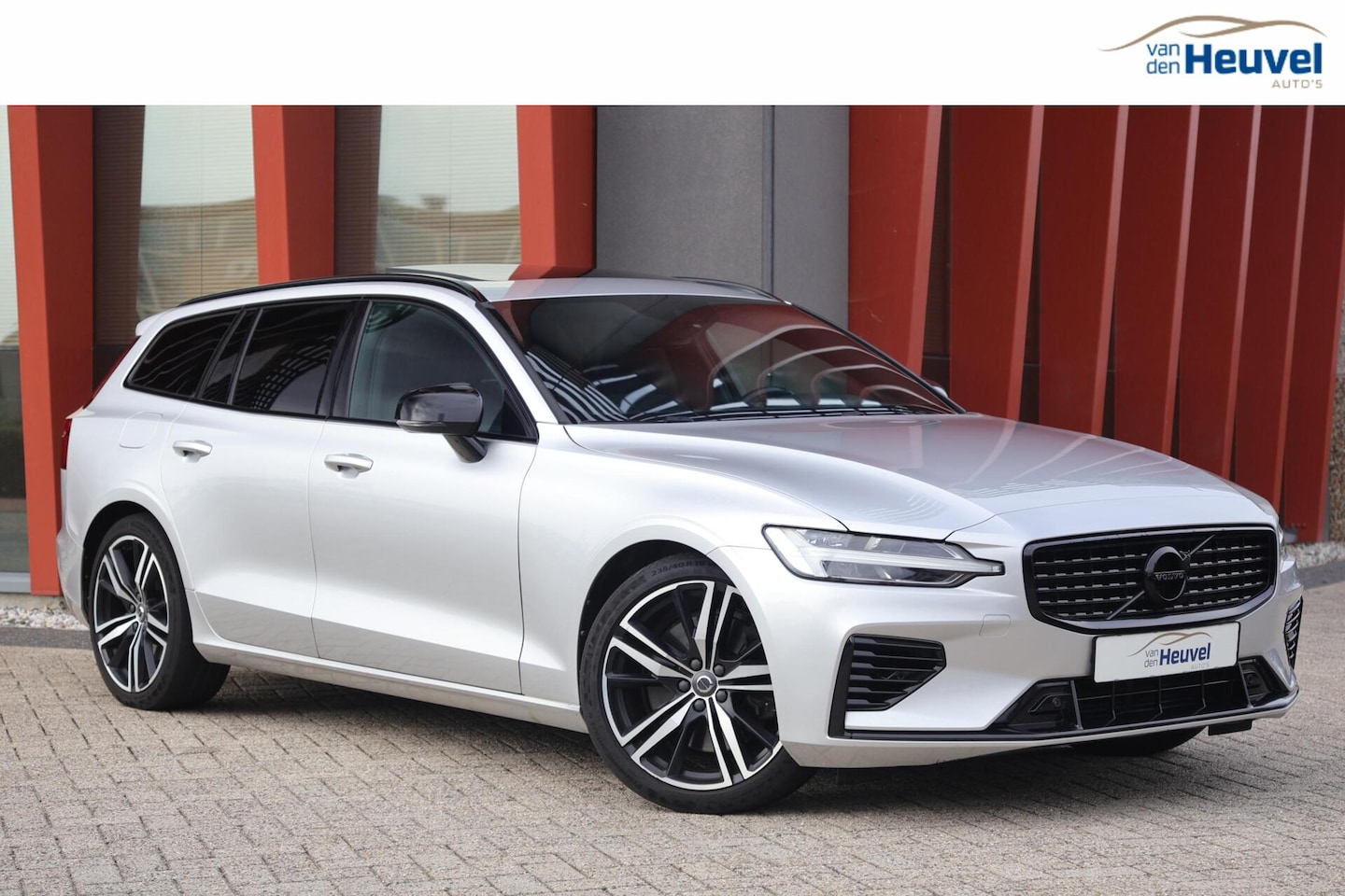 Volvo V60 - T6 Recharge AWD R-Design - AutoWereld.nl