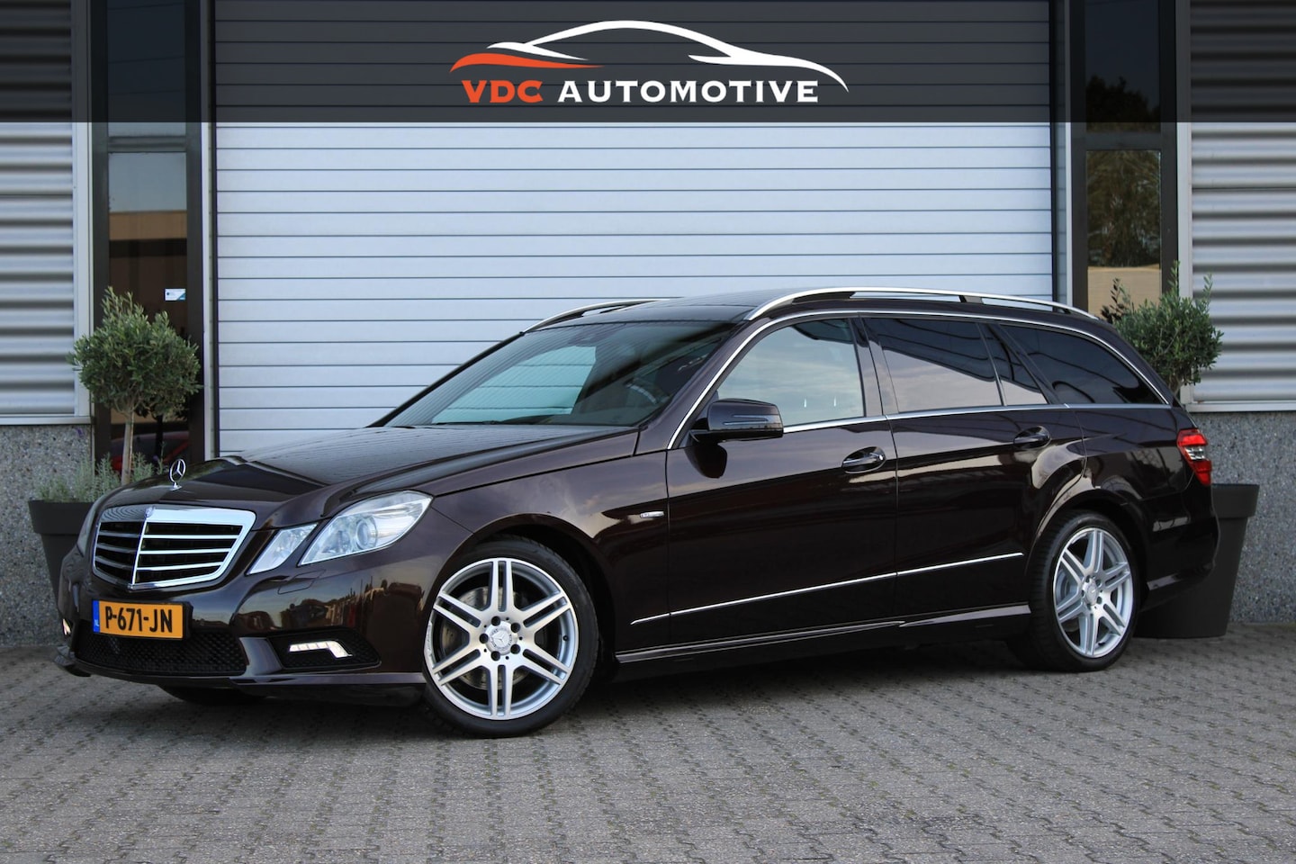 Mercedes-Benz E-klasse Estate - 350 CGI AMG Estate Pano | Keyless | AMG | Spoorpakket | Dodehoekassistent | Camera | Leder - AutoWereld.nl
