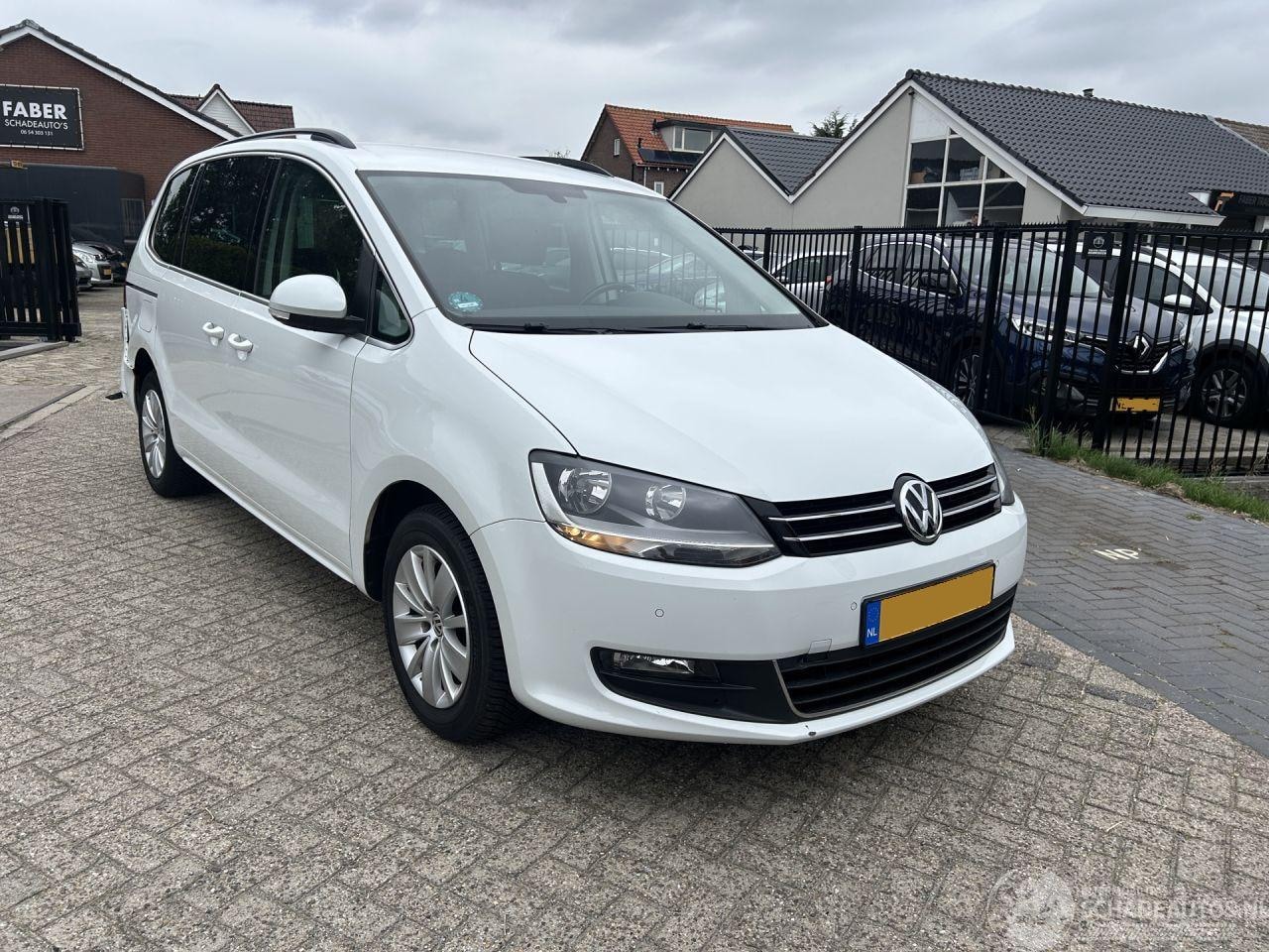 Volkswagen Sharan - 2.0 TDI Exclusive Series 2.0 TDI Exclusive Series - AutoWereld.nl
