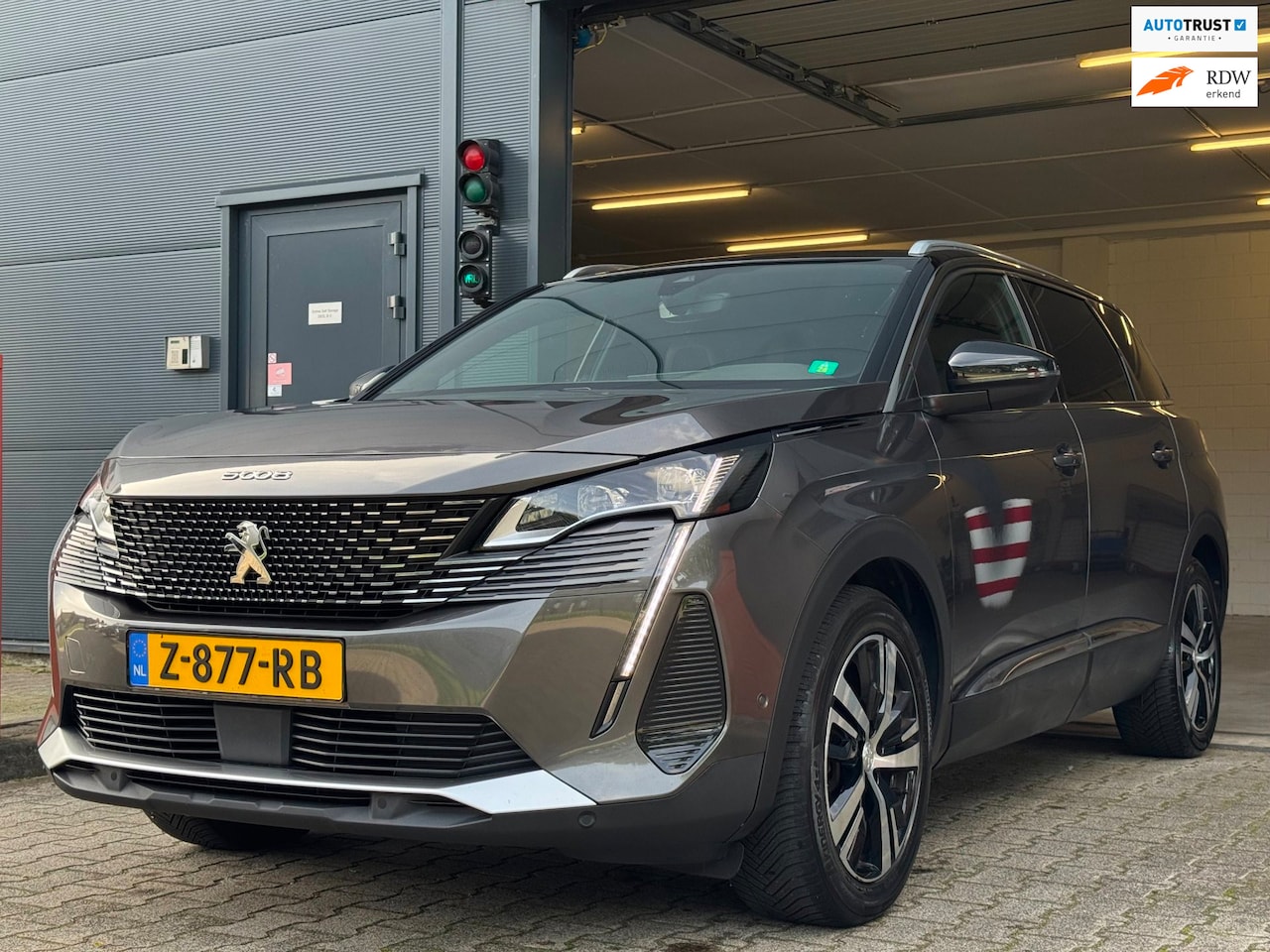 Peugeot 5008 - 1.2 PureTech GT / NWE DISTR.RIEM !! / 7-ZITTER / ADAPTIEVE CRUISE / AFN. TREKHAAK / CAMERA - AutoWereld.nl