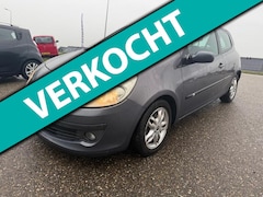 Renault Clio - 1.6-16V Dynamique S Airco Cruise PDC HalfLeder 2Eig