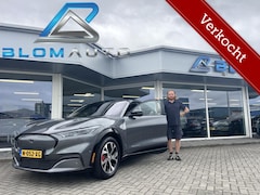 Ford Mustang Mach-E - 338PK AWD 98 kWh PANO+TREKHAAK+B&O SOH92