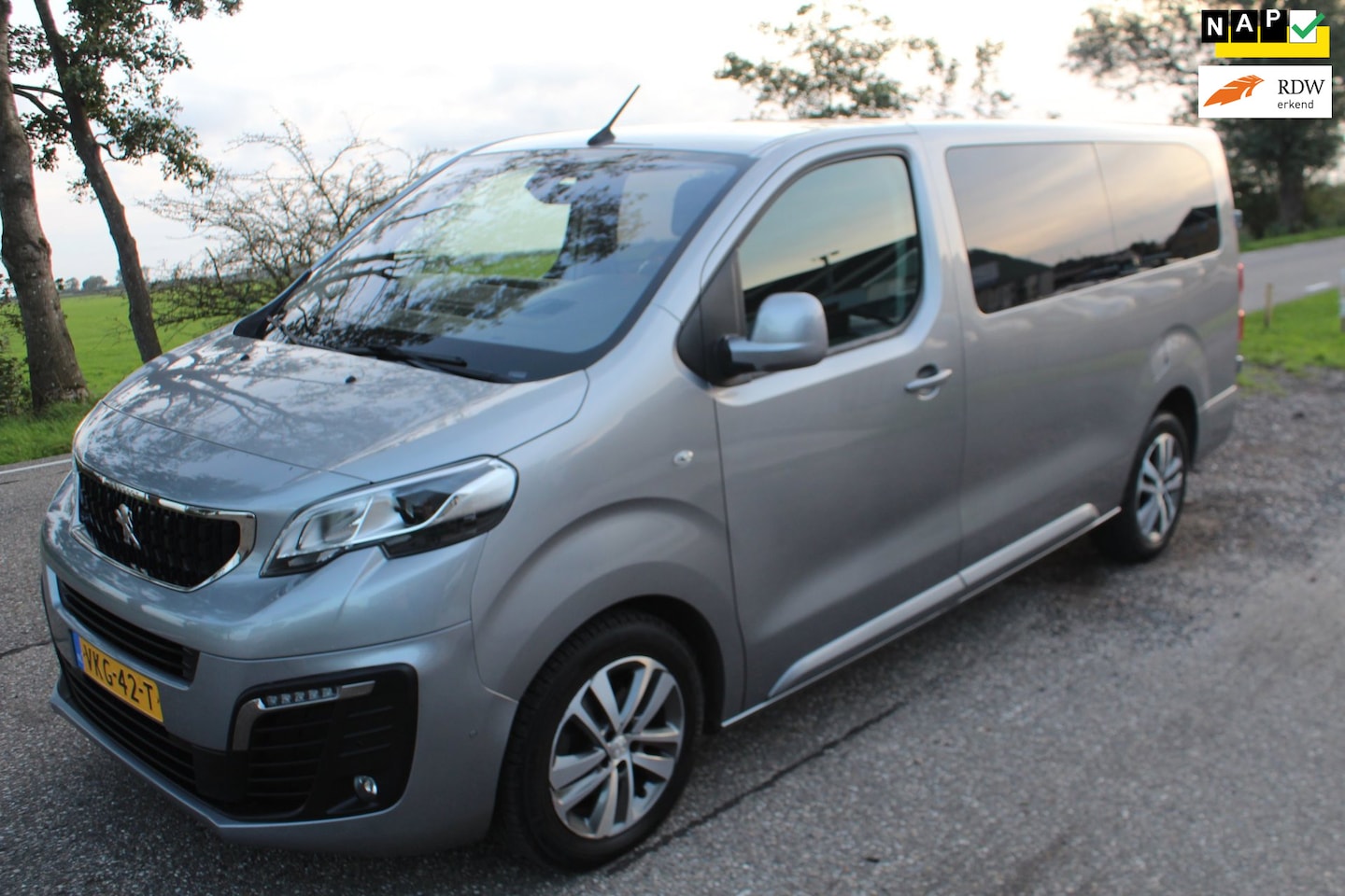 Peugeot Expert - 2.0 BlueHDI Long Asphalt Dubbel Cabine automaat - AutoWereld.nl