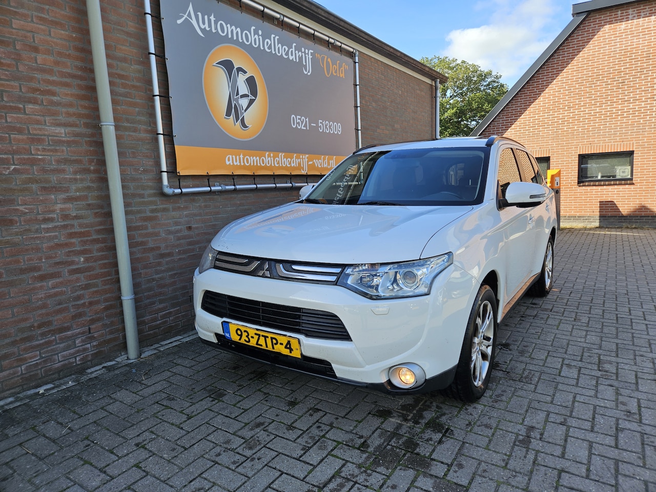 Mitsubishi Outlander - 2.0 Instyle 7P (tik in de motor) - AutoWereld.nl
