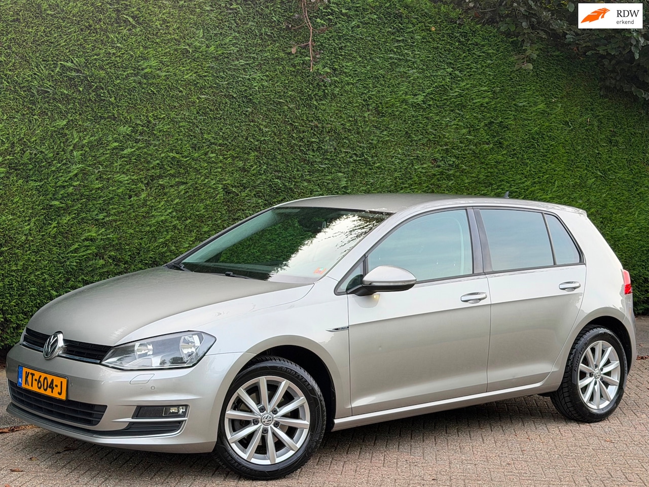 Volkswagen Golf - 1.2 TSI CRUISE/CARPLAY/PDC V+A/NETTE AUTO!!! - AutoWereld.nl