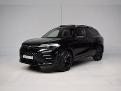 Volkswagen Tiguan - 1.5 eHybrid PHEV 200KW R-Line PANORAMADAK / BTW / VERLENGDE GARANTIE / TREKHAAK / 360CAMER