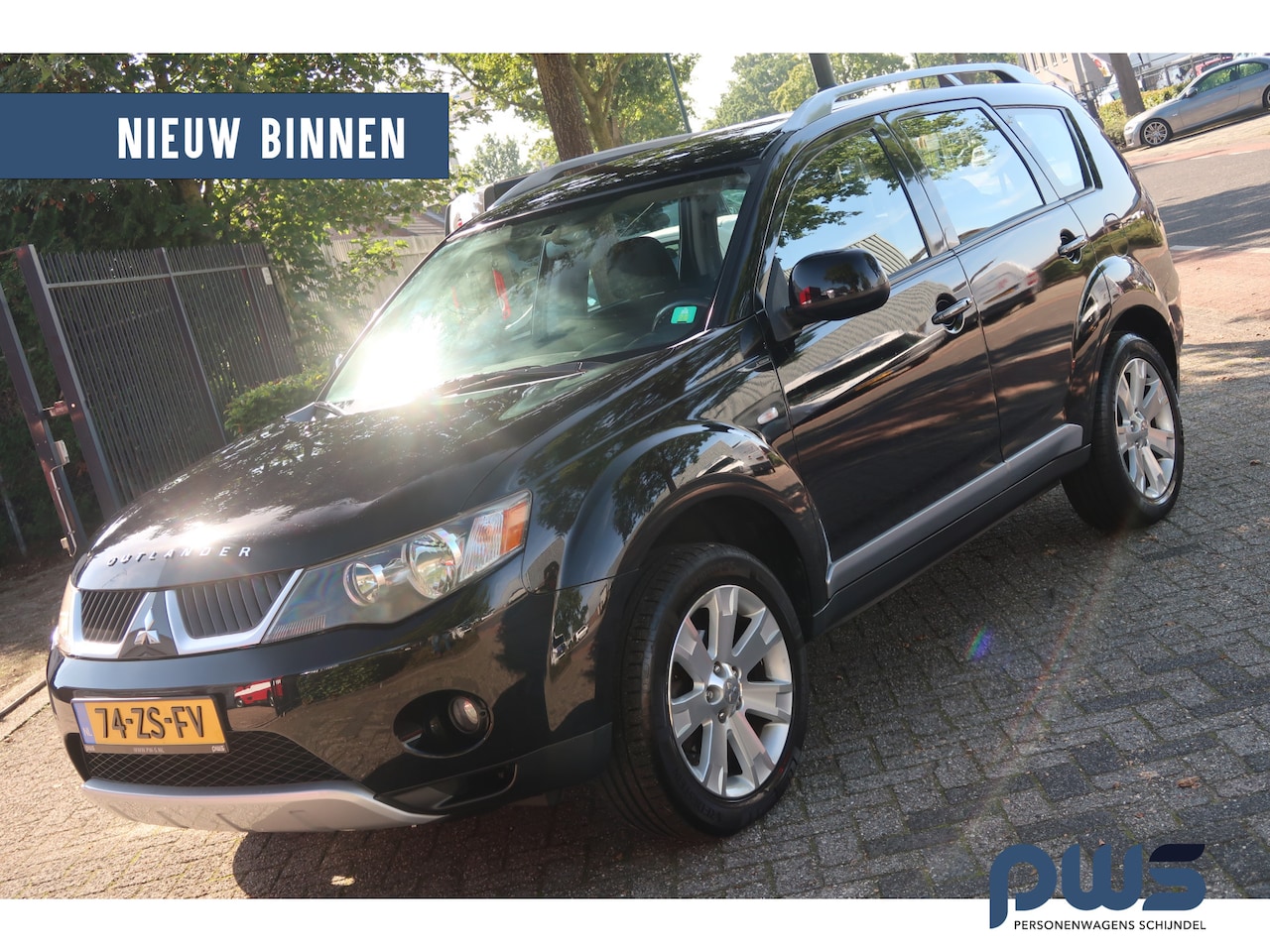 Mitsubishi Outlander - 2.4 Intense Navi / 18" / NL auto / 4WD / 2e eig. / Winterset - AutoWereld.nl