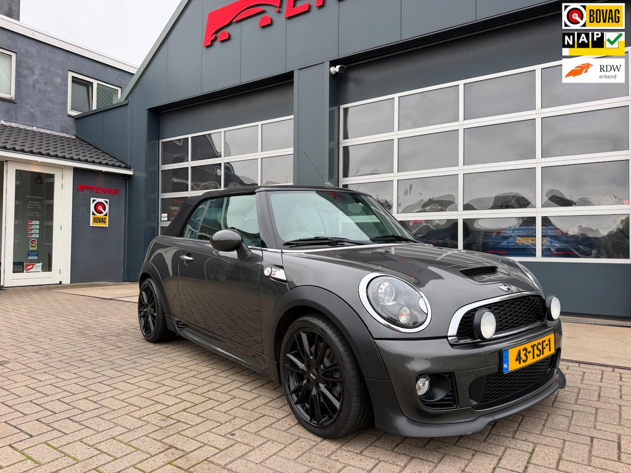 MINI Cabrio - 1.6 Cooper S Chili Works / Harman & Kardon / Leder / Cruise / NL met NAP ! - AutoWereld.nl