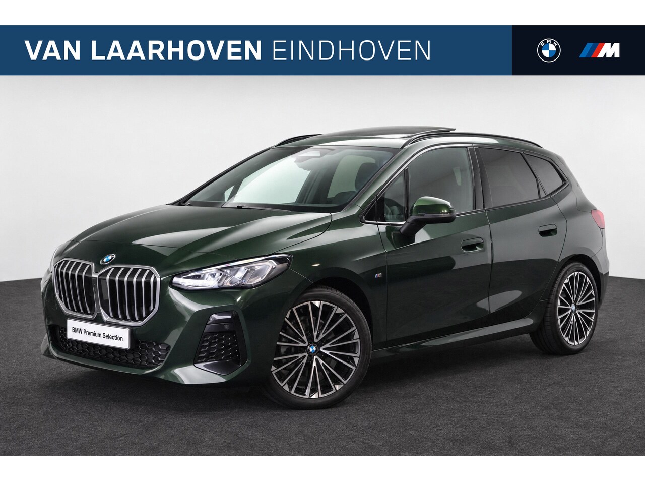 BMW 2-serie Active Tourer - 220i M Sport Automaat / Trekhaak / Panoramadak / Sportstoelen / M Adaptief onderstel / Ach - AutoWereld.nl