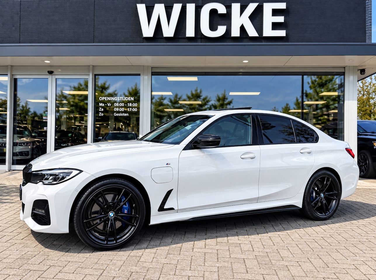 BMW 3-serie - 330e High Executive M Pakket Dakje Leder Trekhaak HeadUp - AutoWereld.nl