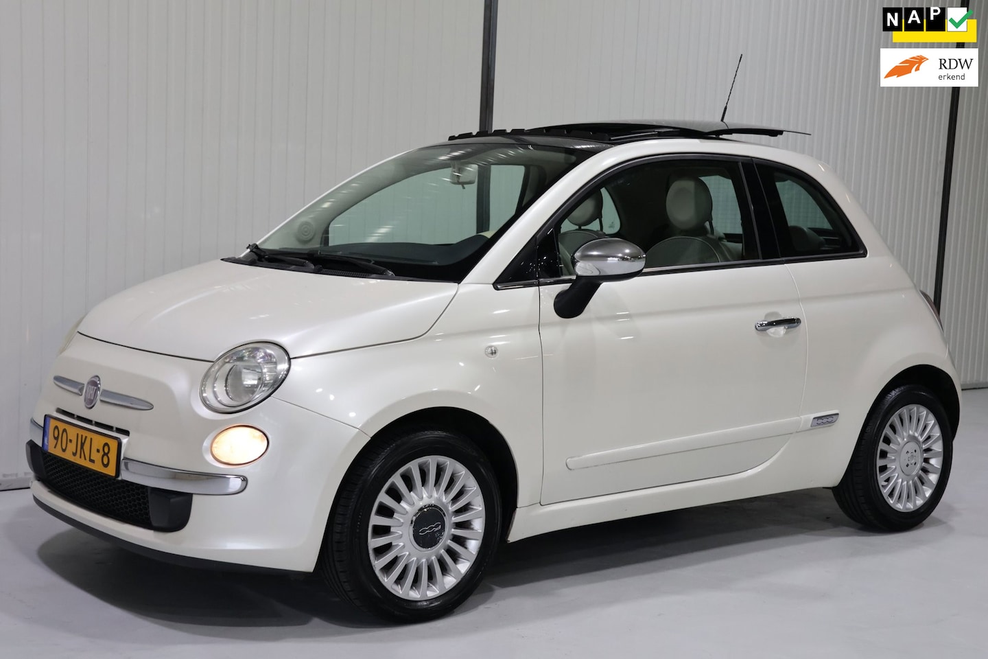 Fiat 500 - 1.2 Lounge AUTOMAAT - PANO DAK - NWE APK - NETTE STAAT!! - AutoWereld.nl