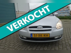 Hyundai Accent - 1.4i Dynamic - VOL AUTOMAAT - lage km stand TREKHAAK - AIRCO 2e eigenaar - nieuwe banden