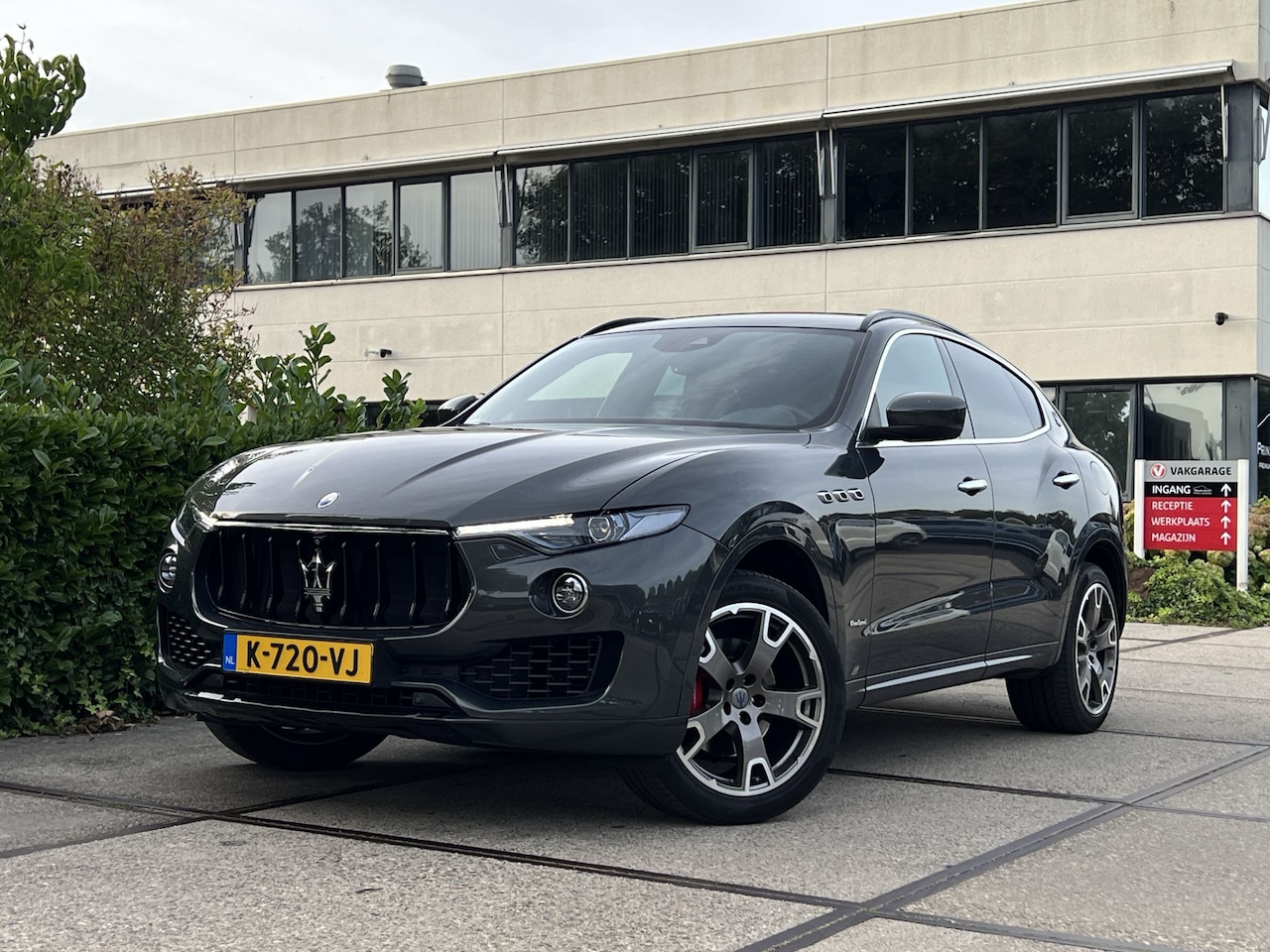 Maserati Levante - 3.0 V6 D AWD GranLusso |CARBON|LUCHTVERING|STOELVERW.|TREKHAAK| 19579 \ 5736 - AutoWereld.nl