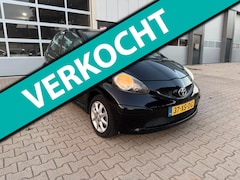Toyota Aygo - 1.0 Zwart Velgen Topstaat Dealer Onderhouden Zeer Mooie Uitvoering