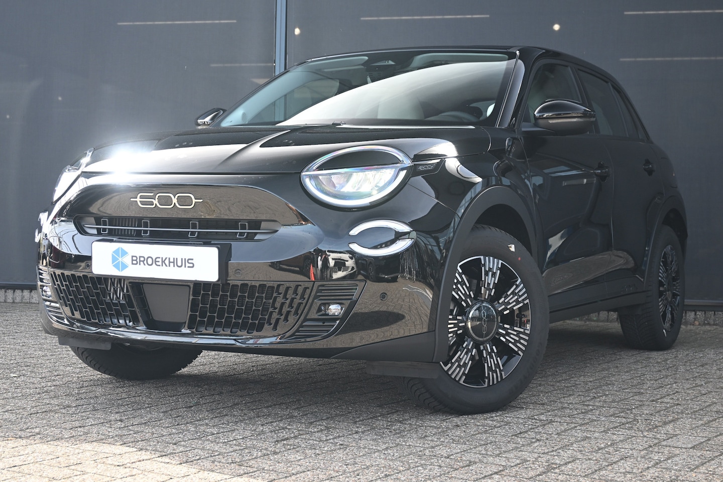 Fiat 600 - 1.2 Hybrid ICON 145pk VOORRAAD-ACTIE! | 8 Jaar Fabrieksgarantie | Carplay | Parkeersensore - AutoWereld.nl