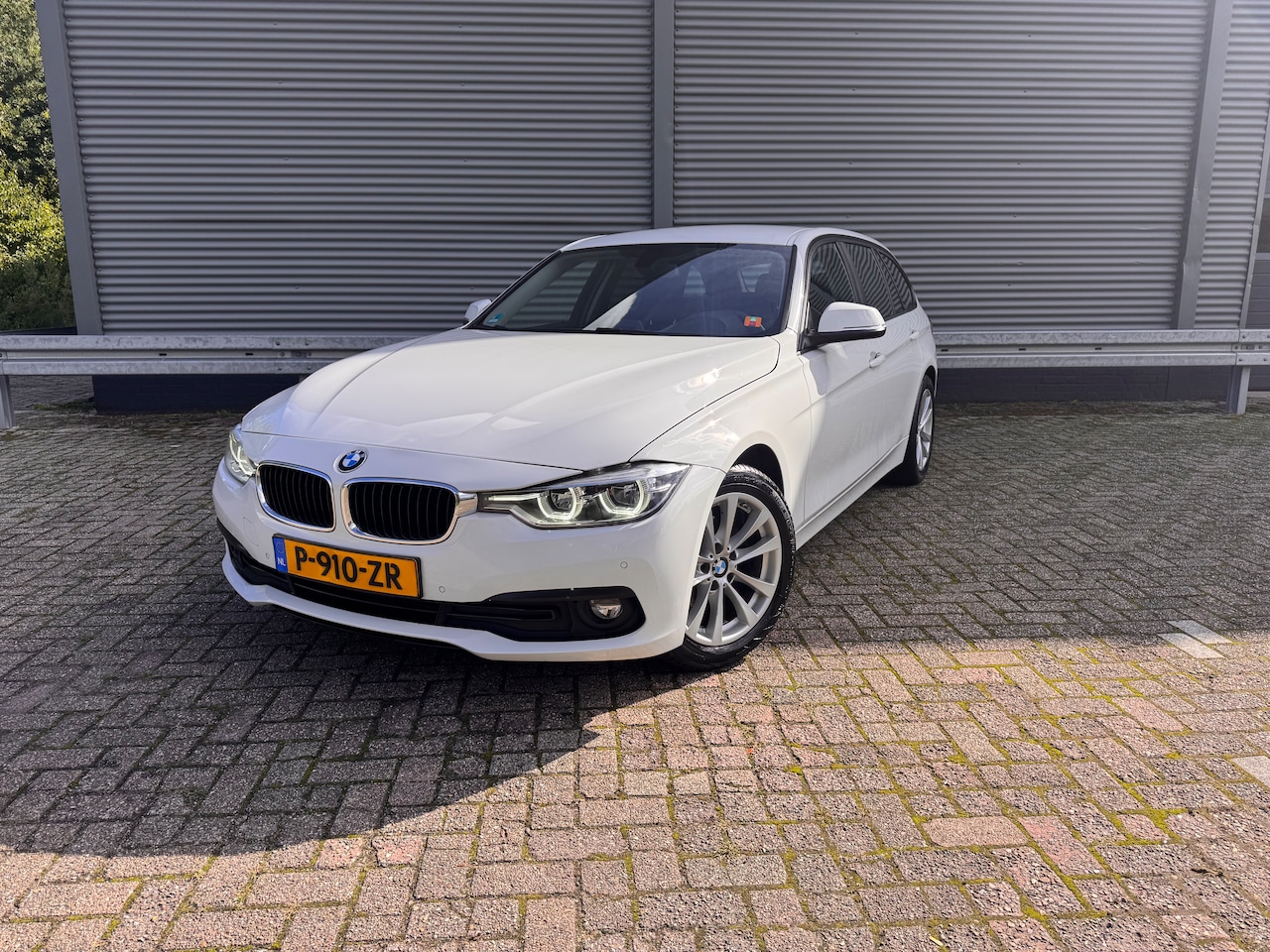 BMW 3-serie Touring - 318i Luxury - AutoWereld.nl