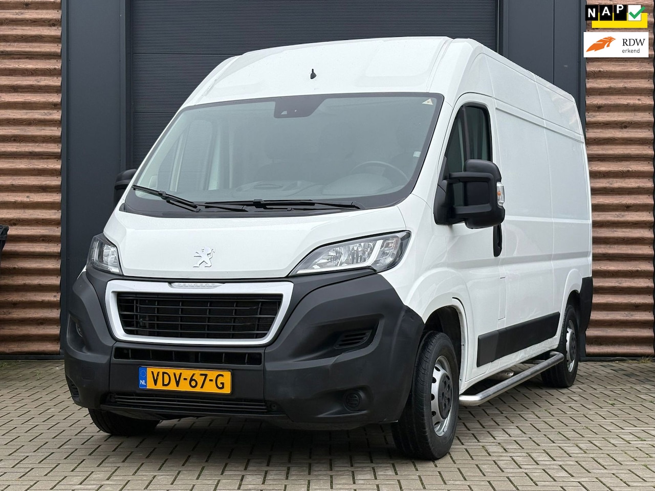 Peugeot Boxer - 330 2.2 BlueHDi 140 L2H2 Premium 1e EIGN NW DISTRIBUTIE MARGE - AutoWereld.nl