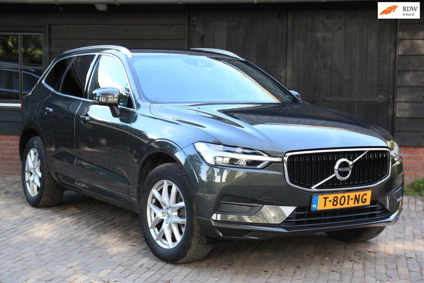 Volvo XC60 - 2.0 D4 Momentum Leer/Stoelverwarming/Trekhaak uitklapbaar - AutoWereld.nl