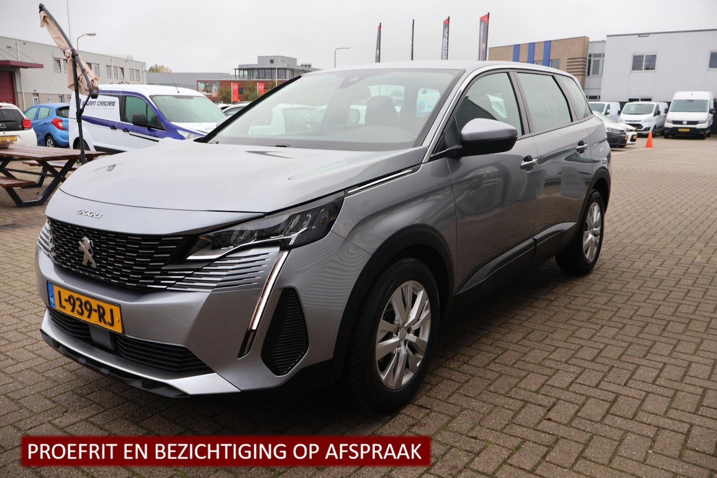 Peugeot 5008 - 1.2 Active 1e Eigenaar | NL-Auto | Dealer Onderh | 7P | Af Trekhaak | Stoelverwarming | Ca - AutoWereld.nl