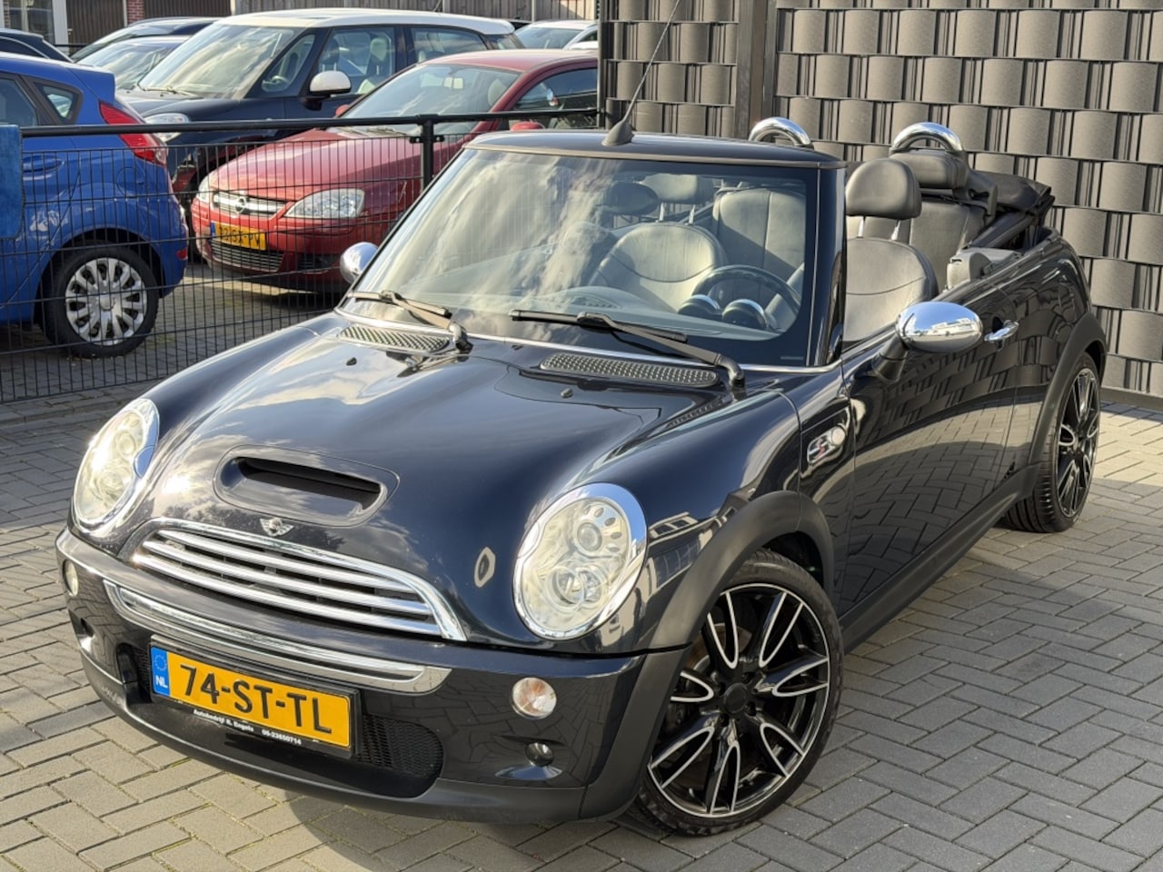 MINI Cabrio - 1.6 Cooper S Chili LEER| CLIMA| CRUISE| NAP| 170PK| TOP - AutoWereld.nl