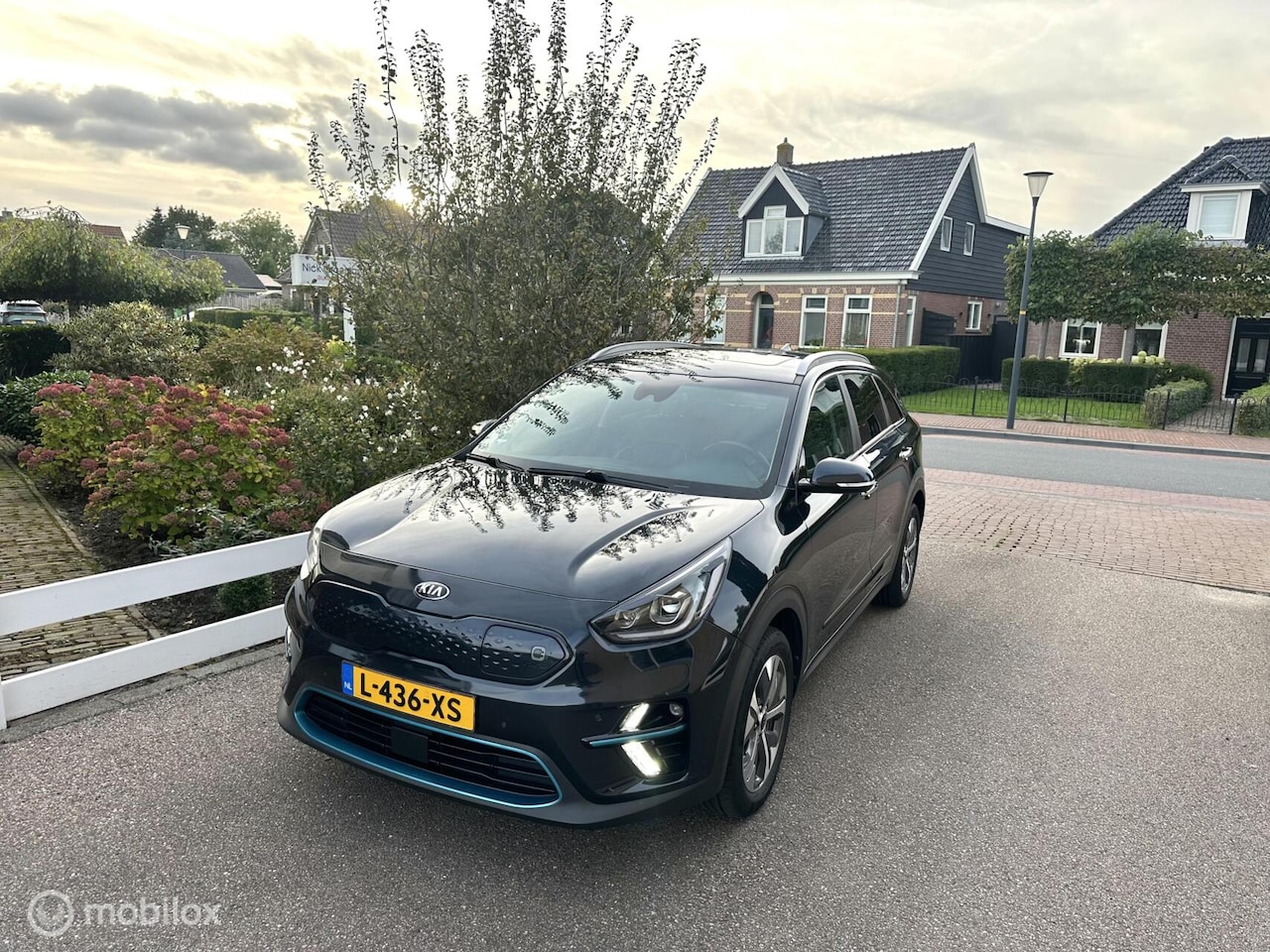 Kia e-Niro - ExecutiveLine 64 kWh 3-FASE SOH 98,6% WARMTEPOMP SCHUIFDAK LEDER CARPLAY STOELVENTILATIE/V - AutoWereld.nl
