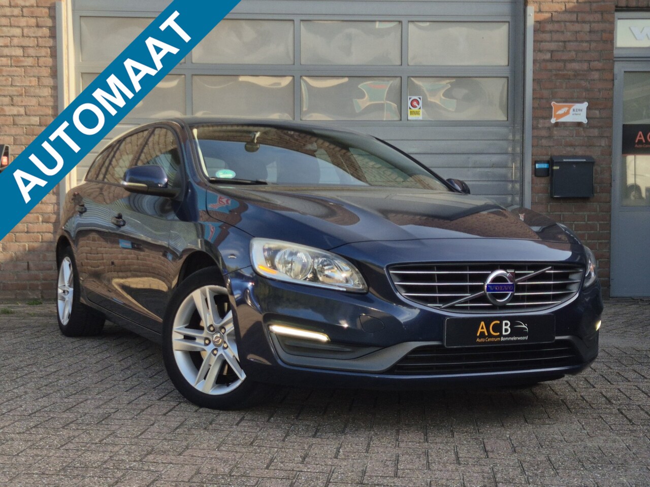 Volvo V60 - 2.0 T5 Summum / AUTOMAAT Trekhaak - AutoWereld.nl