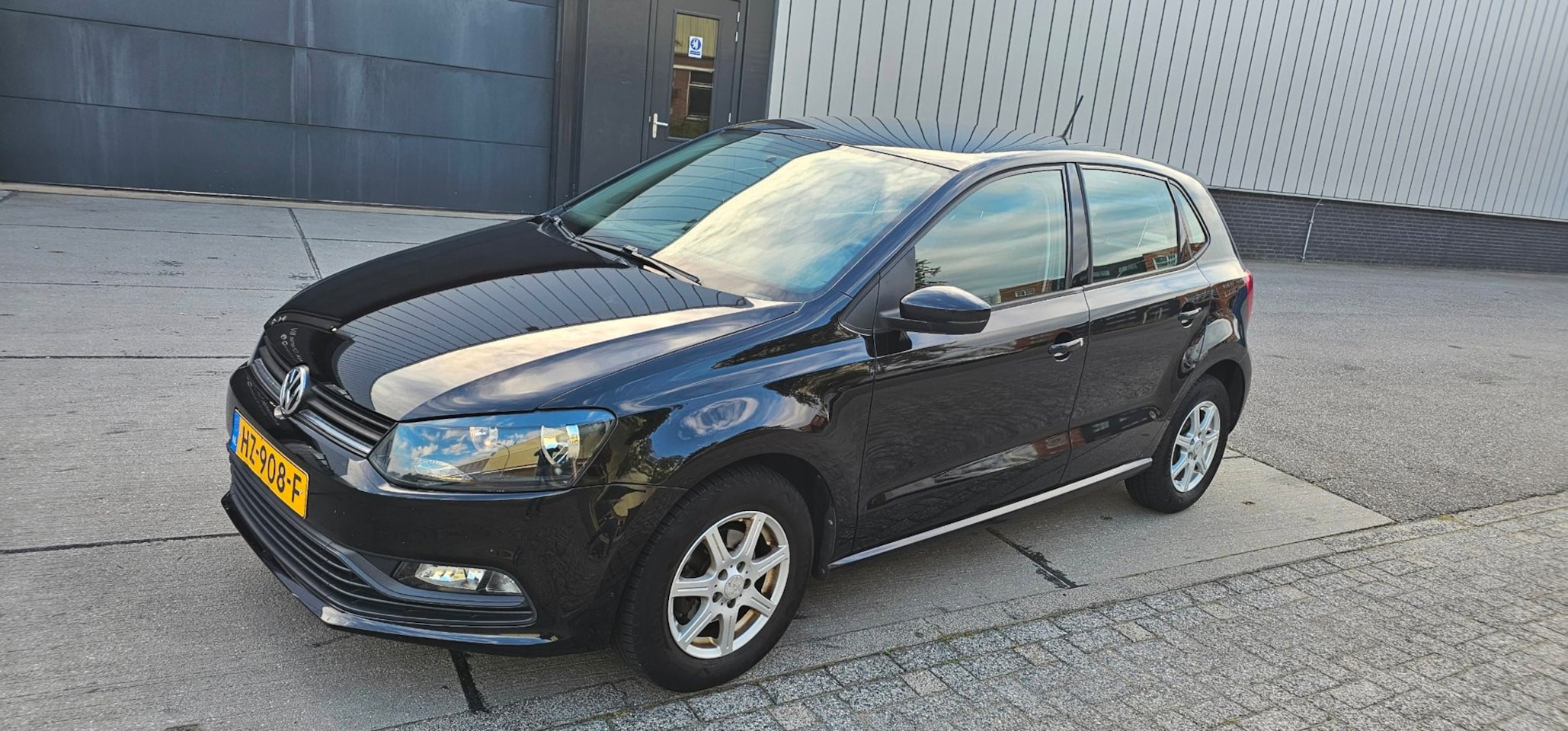 Volkswagen Polo - 1.0 5drs airco lage kms - AutoWereld.nl