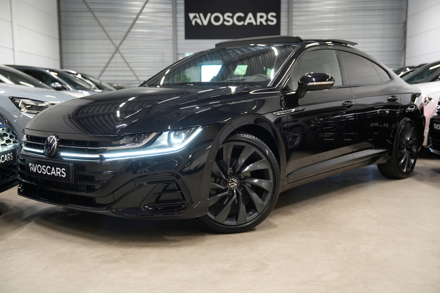 Volkswagen Arteon - 2.0 TSI R-Line * Pano - Kuipstoelen - Trekhaak - 360° Cam - Harman Kardon - IQ Light - Hea - AutoWereld.nl