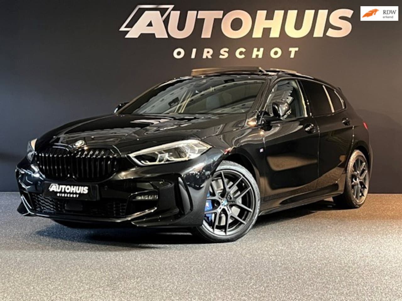 BMW 1-serie - 118i High Executive Edition M Pano/ Automatische stoelen/ H&K/ M Sportremsysteem/ 18"/ Stu - AutoWereld.nl