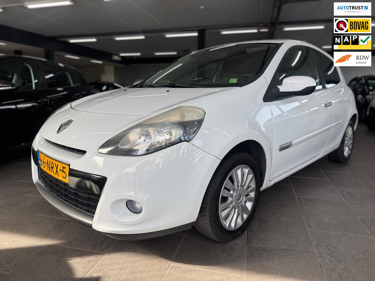 Renault Clio - 1.2 TCe Collection airco elektrische ramen+spiegels cruise controle lm-velgen 1-eigenaar - AutoWereld.nl