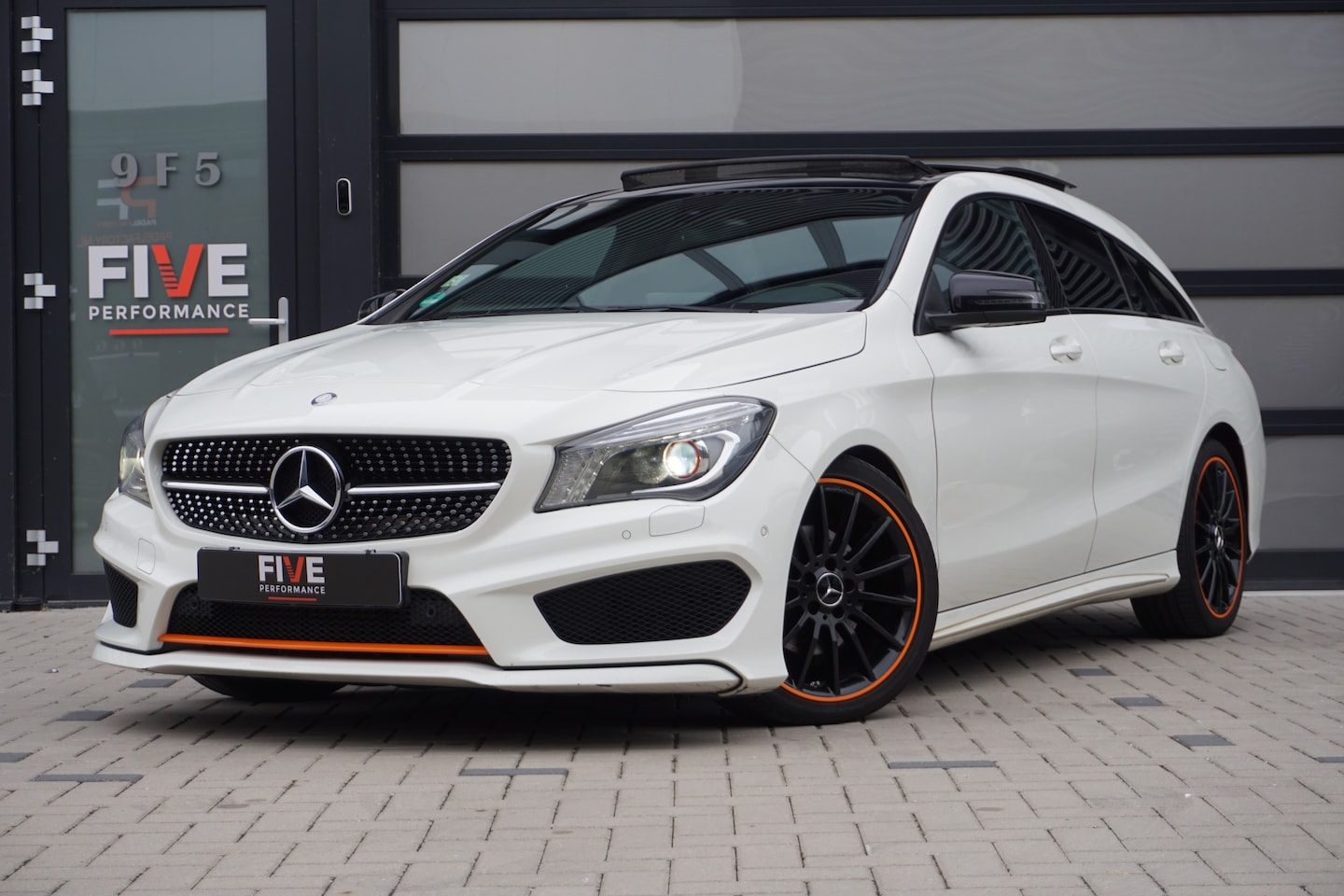Mercedes-Benz CLA-klasse Shooting Brake - 180 OrangeArt Edition Panodak / Dealer onderhouden / Stoelverw. - AutoWereld.nl