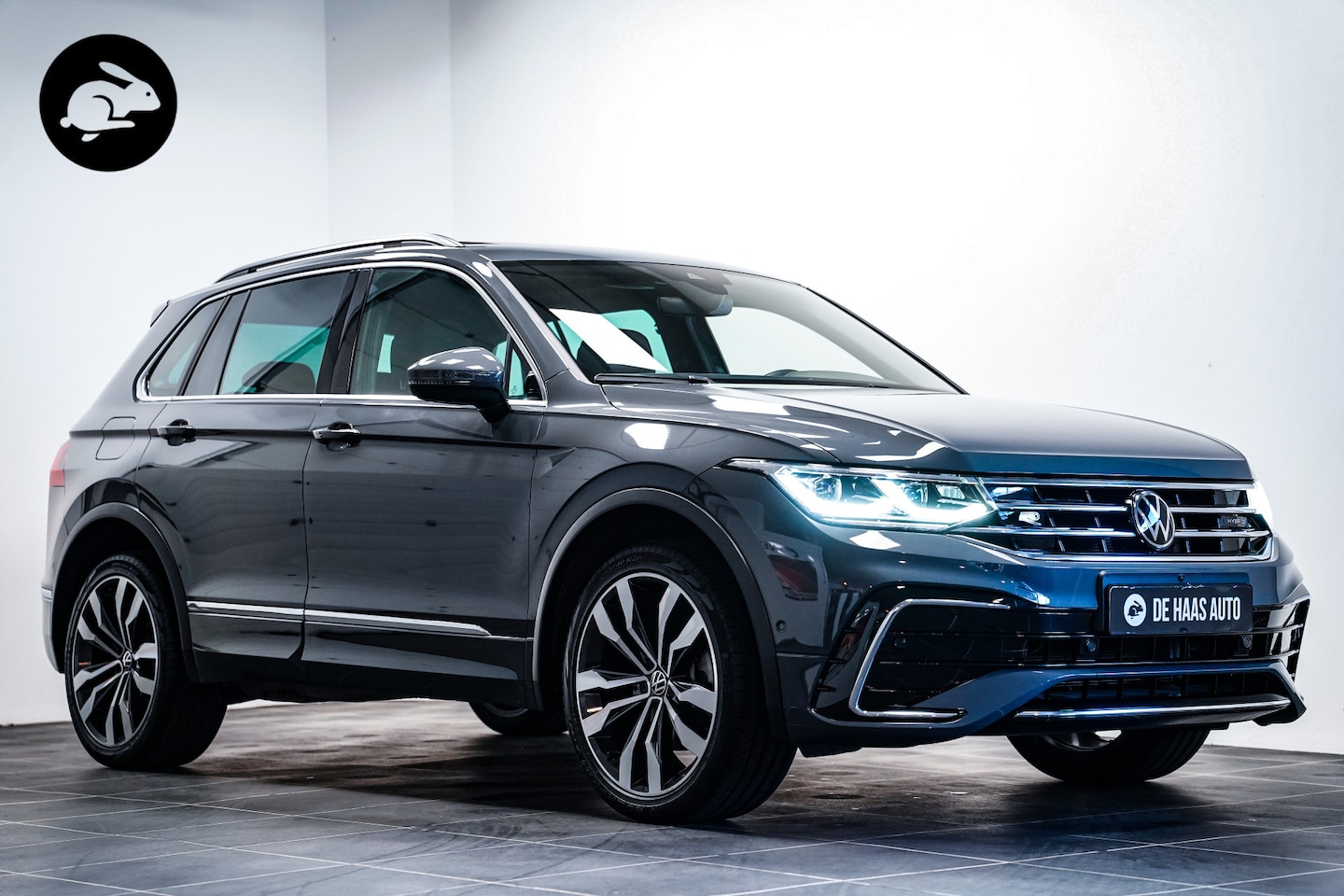 Volkswagen Tiguan - 1.4 TSI eHybrid R-Line|Pano dak|20 inch|360* cam|Trekhaak - AutoWereld.nl