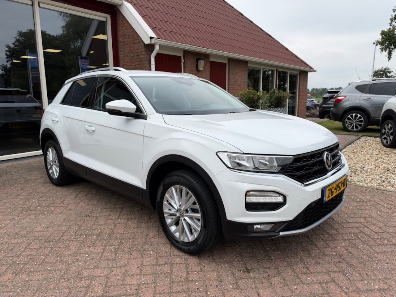 Volkswagen T-Roc - 1.5 TSI STYLE BUSINESS Orig. NL/Camera/ACC/Navigatie/ - AutoWereld.nl