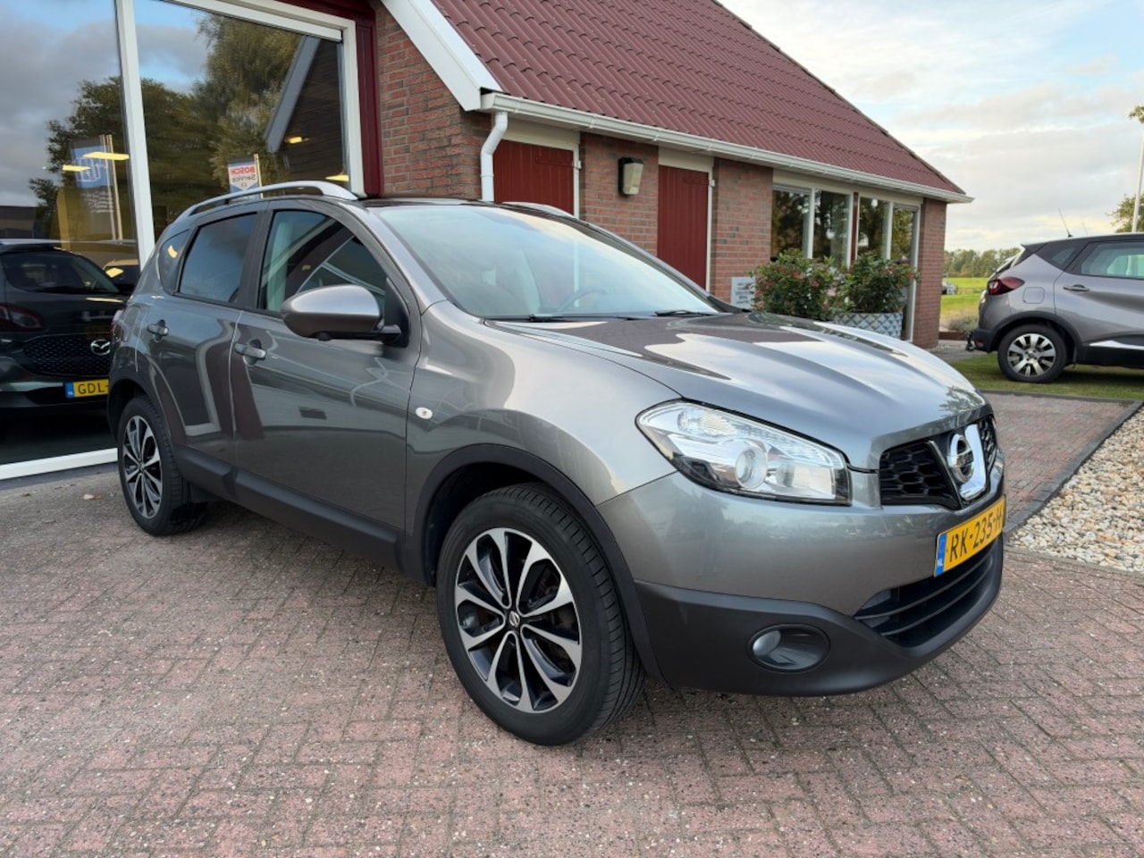 Nissan Qashqai - 1.6 CONNECT EDITION Cruise Control/360° Camera/Trekhaak/Airco - AutoWereld.nl