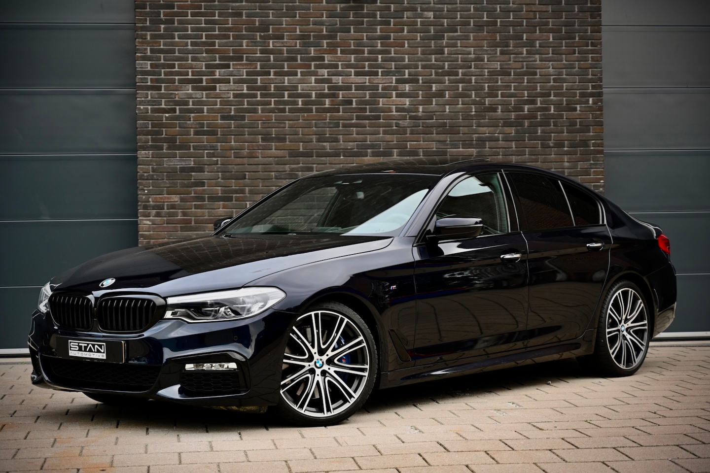 BMW 5-serie - 540i 540i, High Executive, M-Sport | RWD | Nappa | Softclose | Carbon Zwart - AutoWereld.nl
