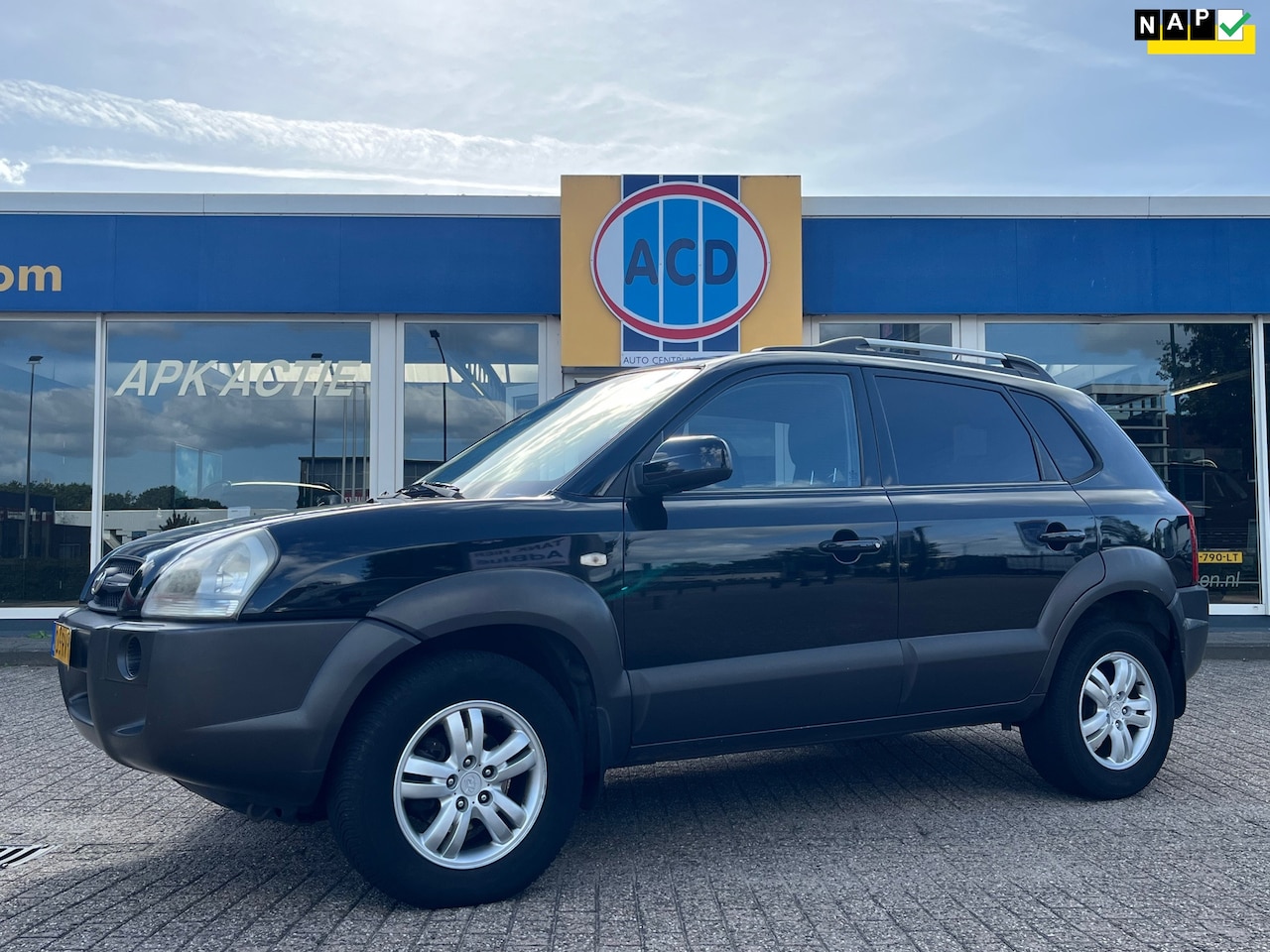 Hyundai Tucson - 2.0i Dynamic | Airco | Apk aug 2027 | - AutoWereld.nl