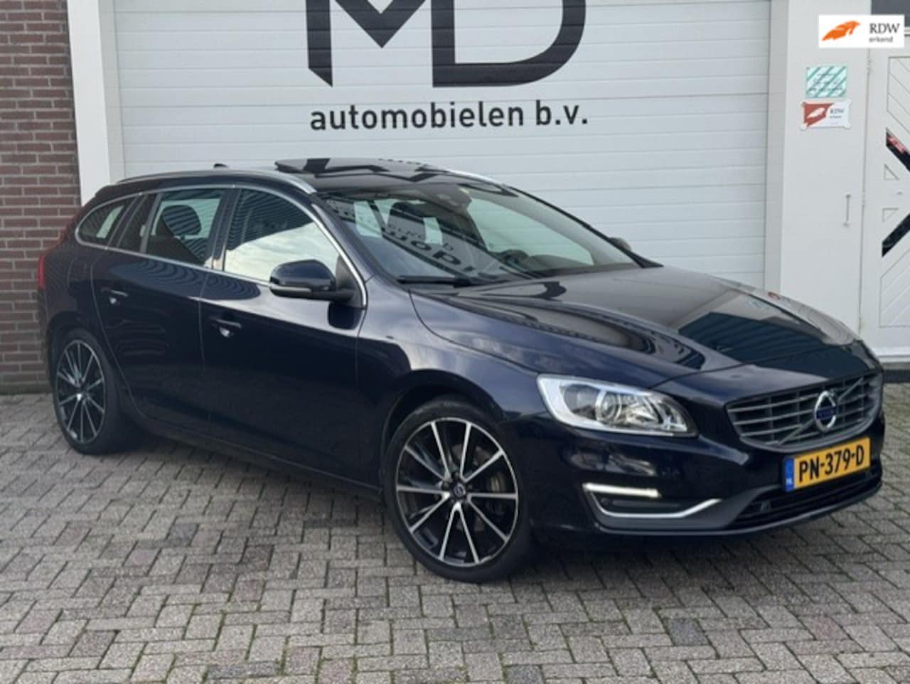 Volvo V60 - 2.0 D5 Ocean Race - Trekhaak - Schuifdak - Keyless - AutoWereld.nl