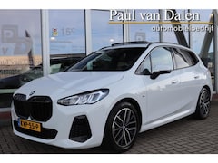 BMW 2-serie Active Tourer - (u06) 220i M-SPORT SHADOW LINE Panoramadak | Camera | Stoelverwarming | Sfeerverlichting |