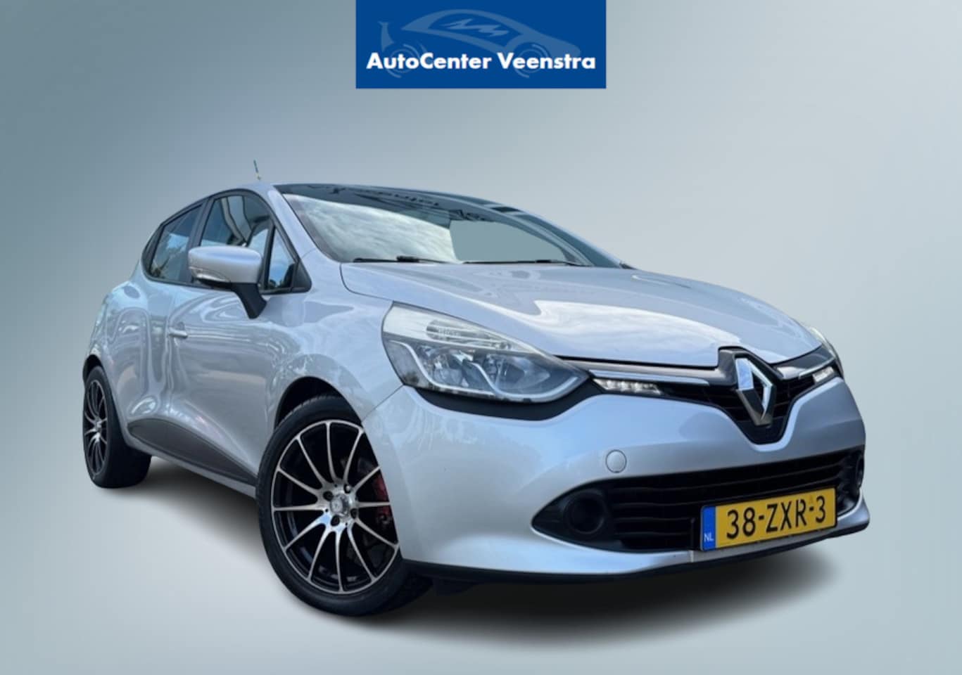 Renault Clio - 1.5 dCi ECO Expression Airco / Cruise / Nav / Bt / Trekhaak - AutoWereld.nl