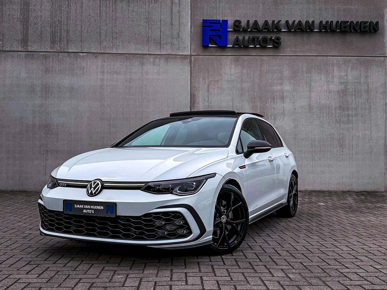 Volkswagen Golf - 2.0TSI GTI 245pk DSG! OEM DEALER|Panoramadak|Virtual|IQ LED 3D|GTI Kuipstoelen|Harman Kard - AutoWereld.nl