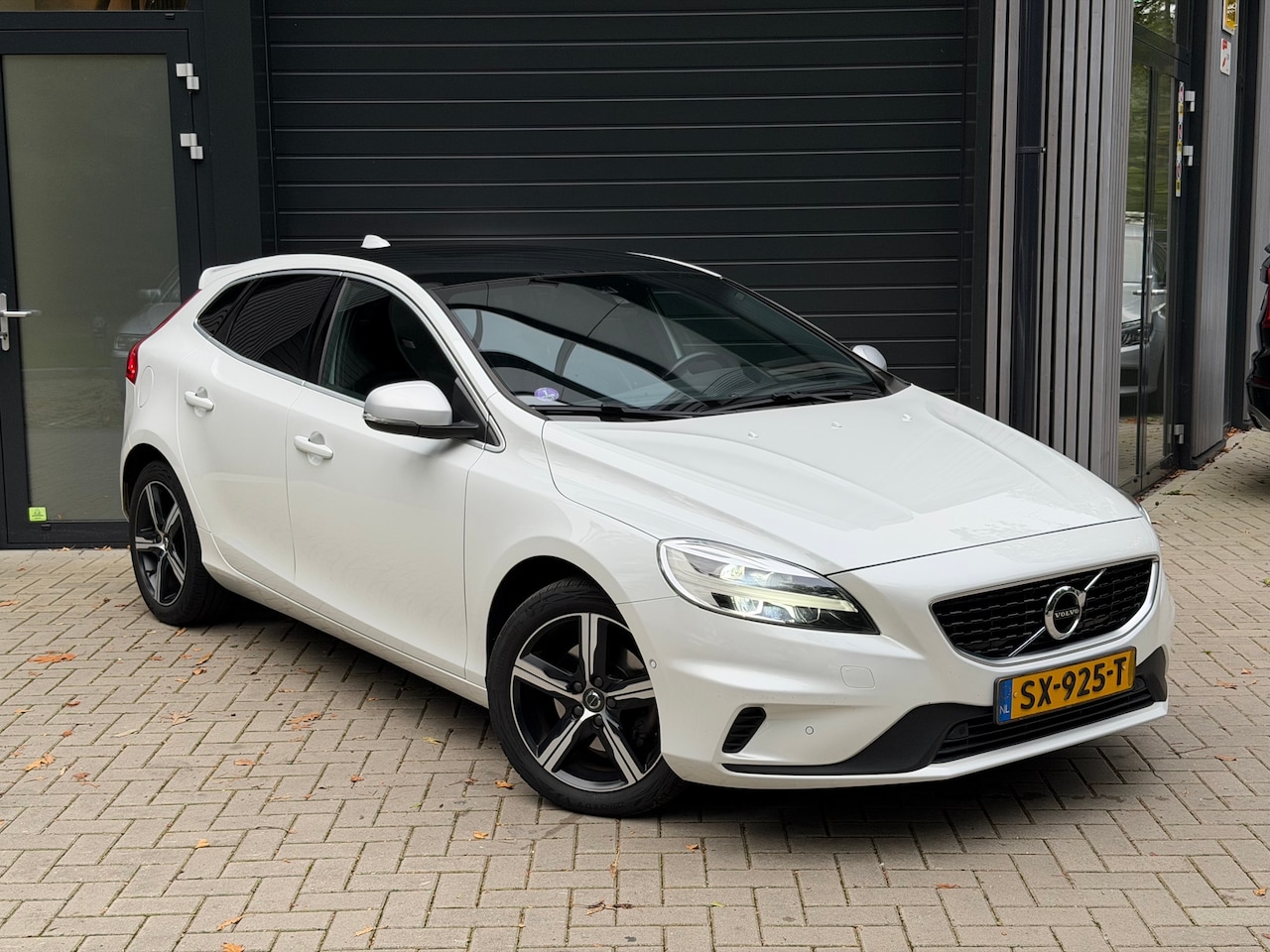 Volvo V40 - 2.0 T4 Business Sport 2.0 T4 Business Sport - AutoWereld.nl