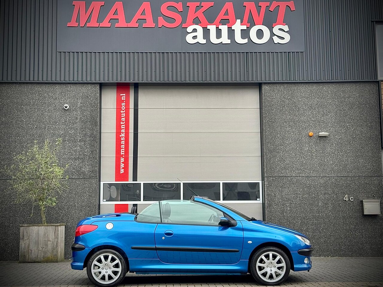 Peugeot 206 CC - 2.0 16v / NL auto / Bleu Recife / Leder / 1st owner / Perfect shape / FULL SERVICE FILE! - AutoWereld.nl