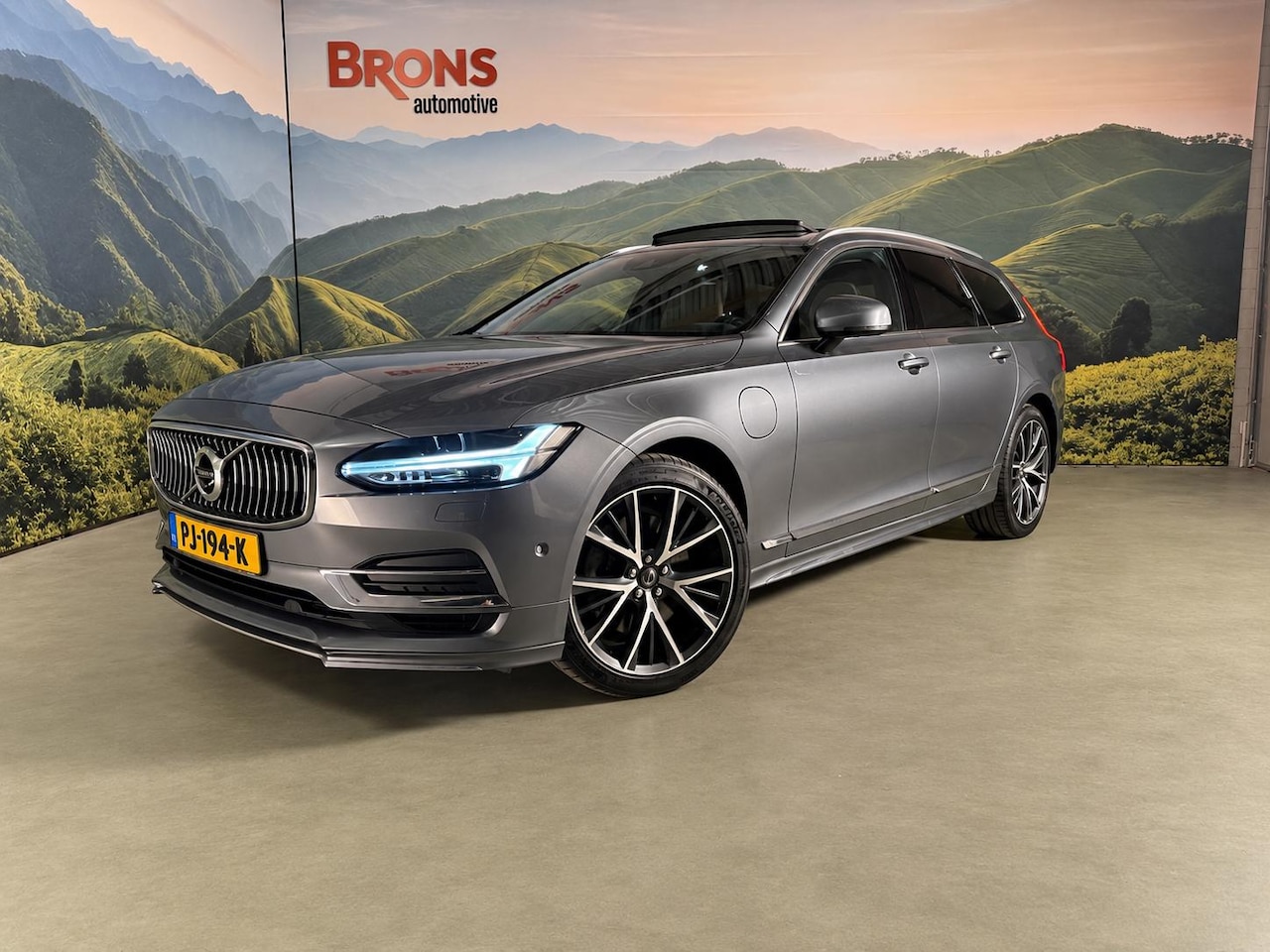 Volvo V90 - 2.0 T8 AWD Inscription Pano I stoel ventilatie l B&W - AutoWereld.nl
