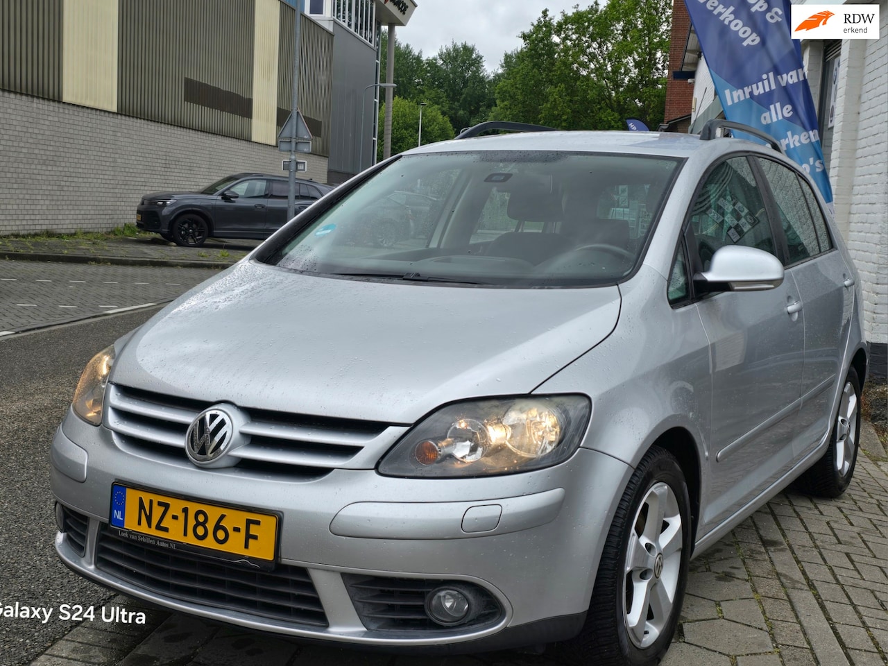 Volkswagen Golf Plus - 1.6 Comfortline*2e eig*dealer onderhoud*apk*airco ijs*navi*trekhaak*cruis*velgen*inruil mo - AutoWereld.nl
