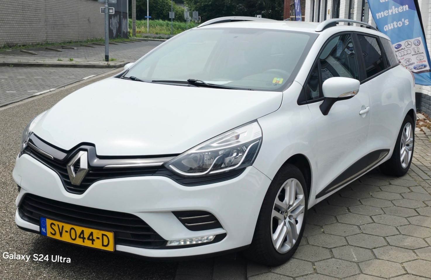 Renault Clio - 0.9 TCe Zen*2 ei*nap*apk*navi*zeer nette auto * airco*inruil mogelijk!!! - AutoWereld.nl