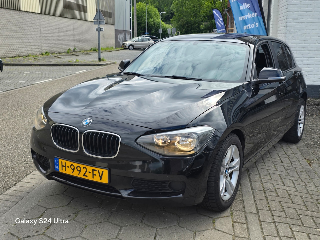 BMW 1-serie - 116i High Executive*rijd perfect*navi*airco*velgen*apk*nette auto*inruil mog!!! - AutoWereld.nl