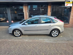 Ford Focus - 1.6-16V Futura
